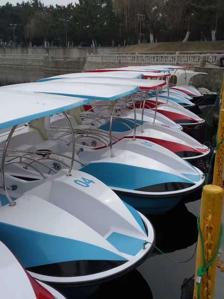 4人風(fēng)神自排水腳踏船